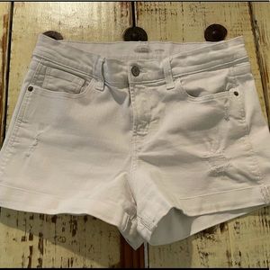 Old Navy white shorts 🤍